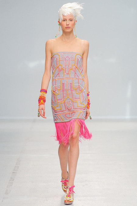 Quirine Engel shows Paris S/S 2014 Manish Arora